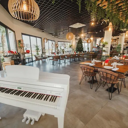 Designed Two Bedroom Pool Side In A 5 Star Resort, Iskele, North Cyprus Appartement *